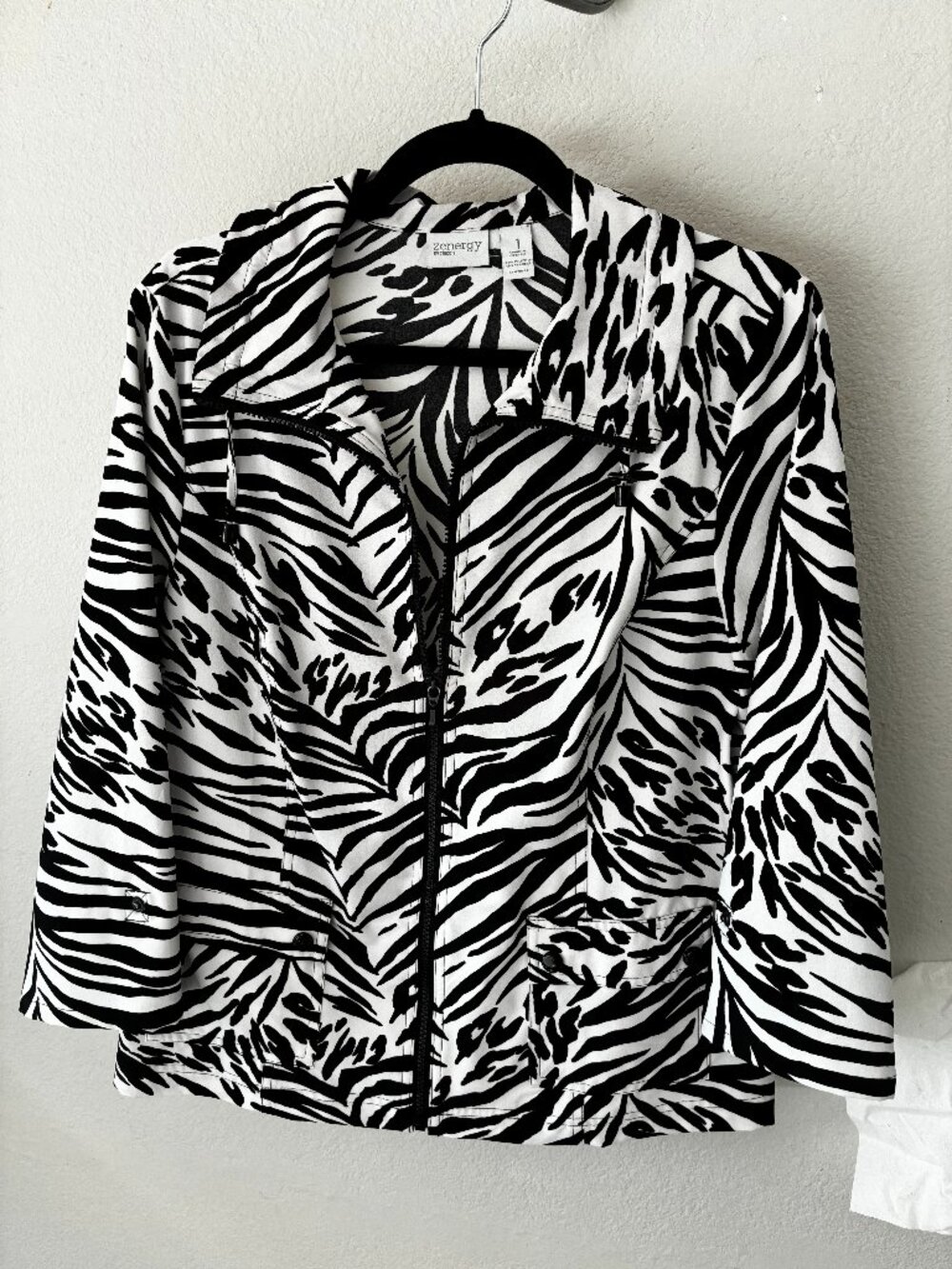 Zenergy black & white Jacket